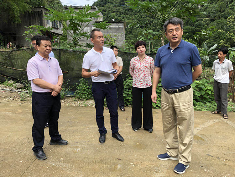 熱烈歡迎，河池市市委常委，巴馬縣委書記王軍及人大主任等領(lǐng)導(dǎo)蒞臨集團旗下子公司廣西巴馬華盛泰景區(qū)視察指導(dǎo)工作。